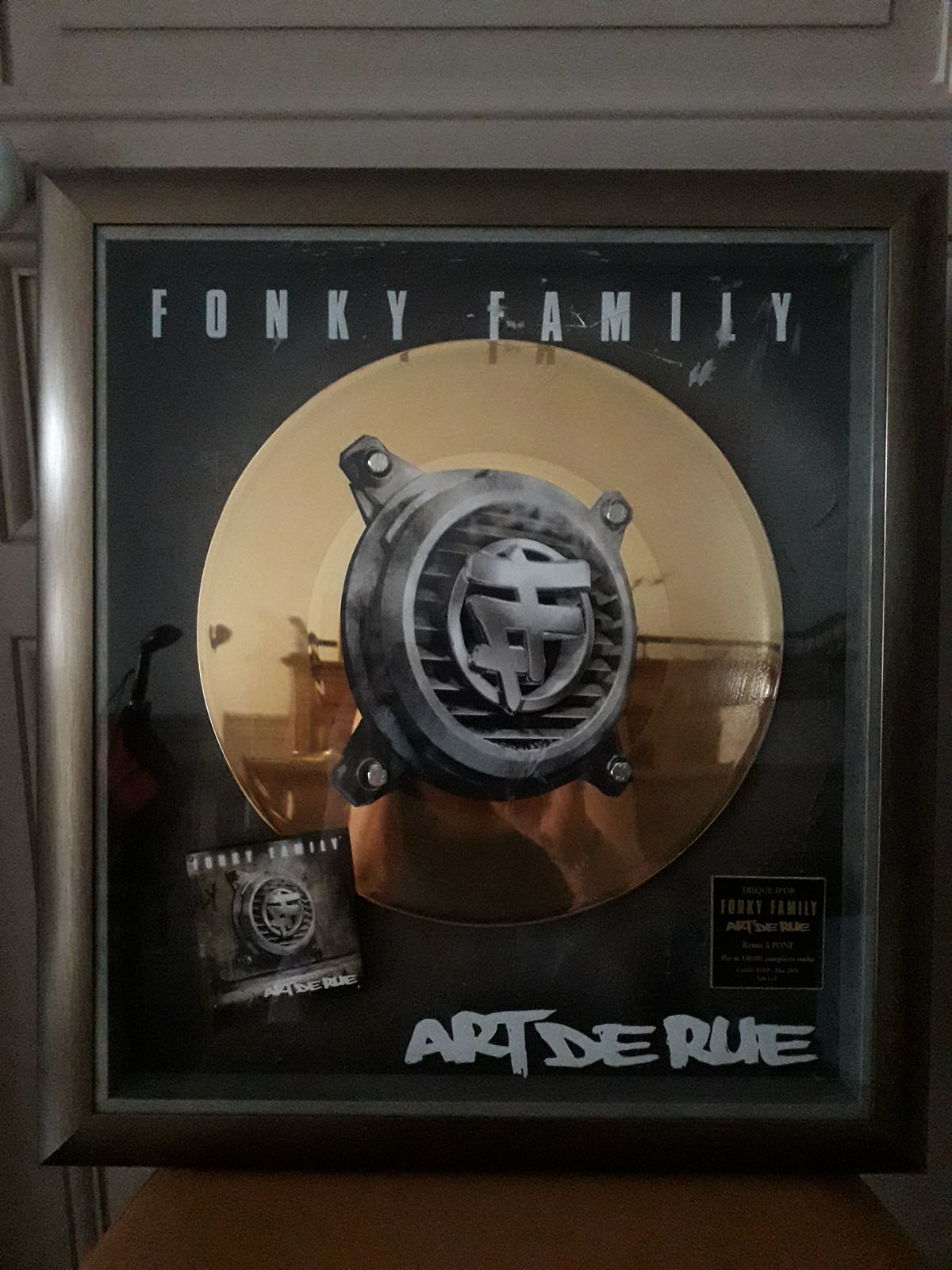 Disque d&#039;or FONKY FAMILY ART DE RUE