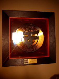 Disque d'or FONKY FAMILY "HORS SERIE, Volume 1"